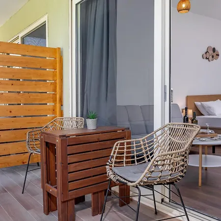 M&b Luxury * Charaki